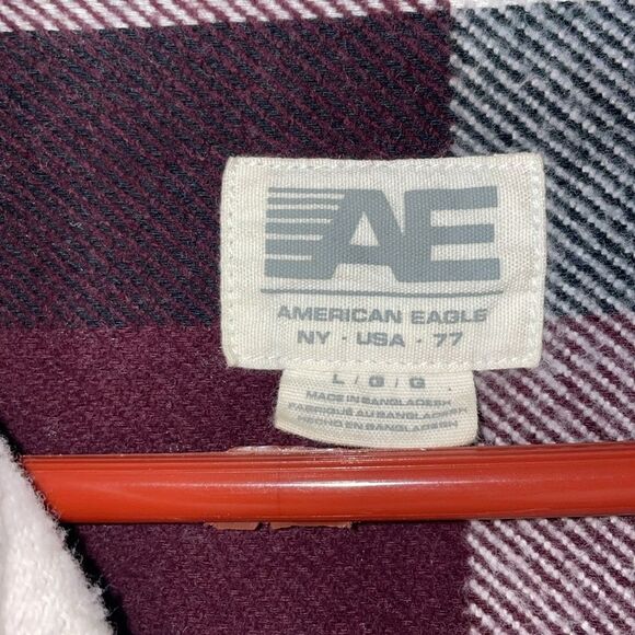 American Eagle thick flannel with hoodie - Picture 4 of 7
